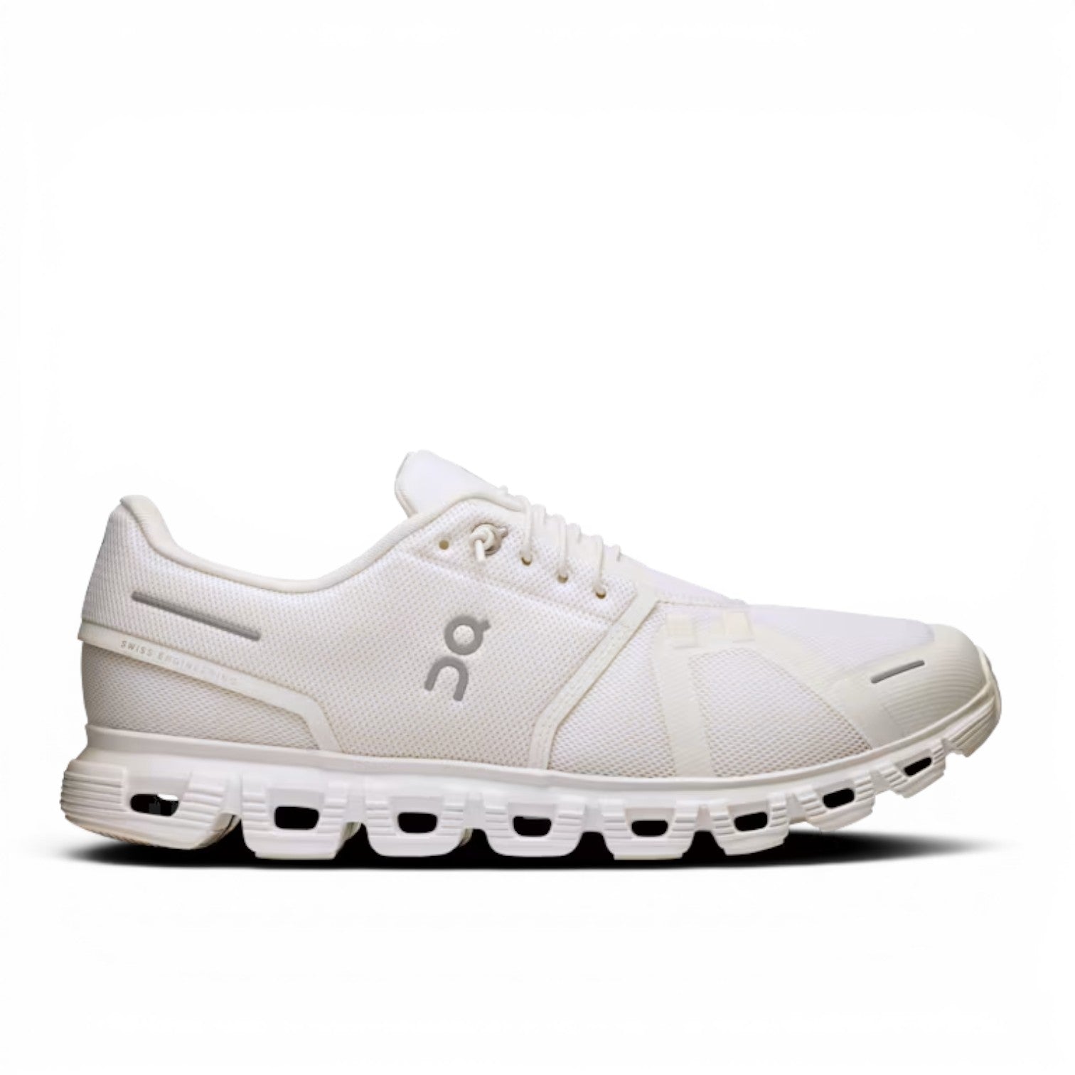 ShoeShopHere white ON Cloud 6 running shoe made of recycled polyester with Zero-Gravity CloudTec cushioning.